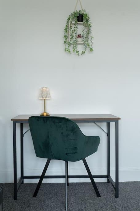 Open Mind Property - Southsea With Free Parking Portsmouth Esterno foto