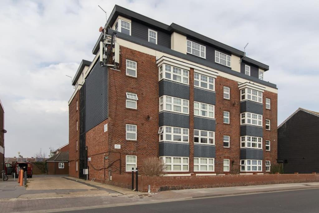 Open Mind Property - Southsea With Free Parking Portsmouth Esterno foto