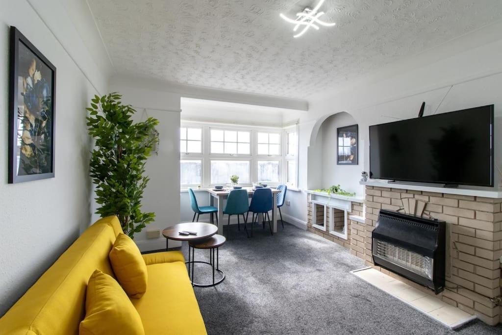 Open Mind Property - Southsea With Free Parking Portsmouth Esterno foto