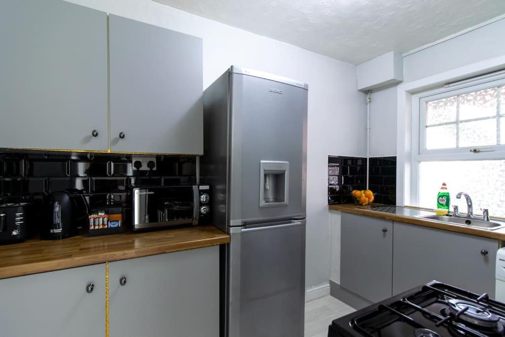 Open Mind Property - Southsea With Free Parking Portsmouth Esterno foto