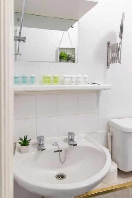 Open Mind Property - Southsea With Free Parking Portsmouth Esterno foto