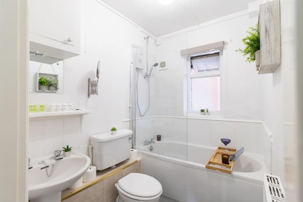 Open Mind Property - Southsea With Free Parking Portsmouth Esterno foto