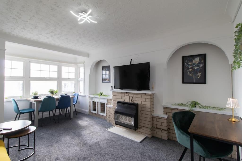 Open Mind Property - Southsea With Free Parking Portsmouth Esterno foto