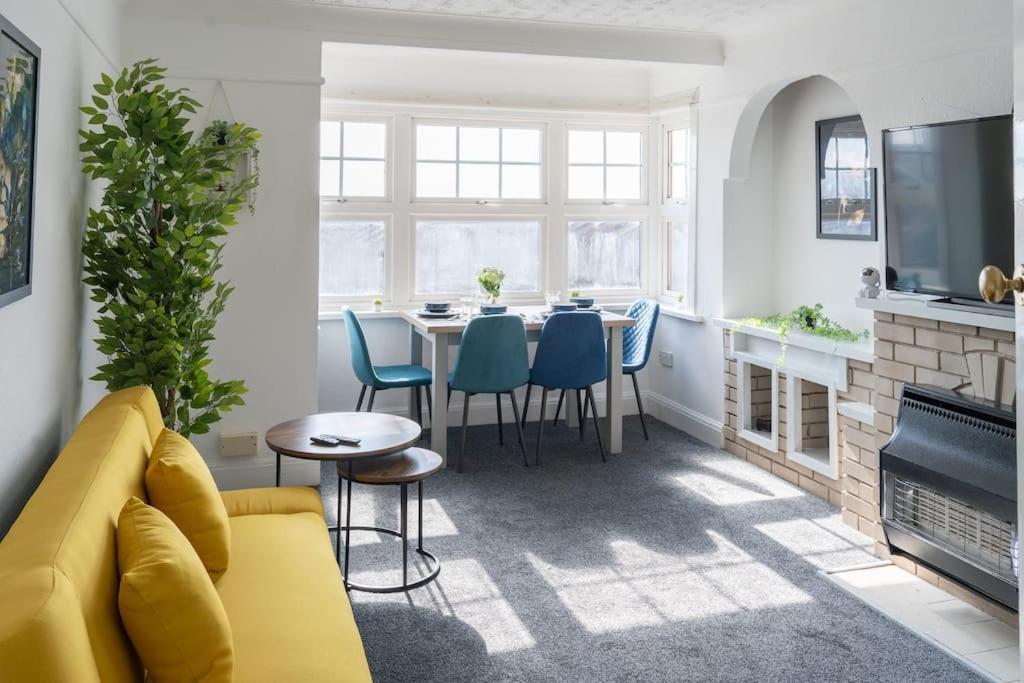 Open Mind Property - Southsea With Free Parking Portsmouth Esterno foto